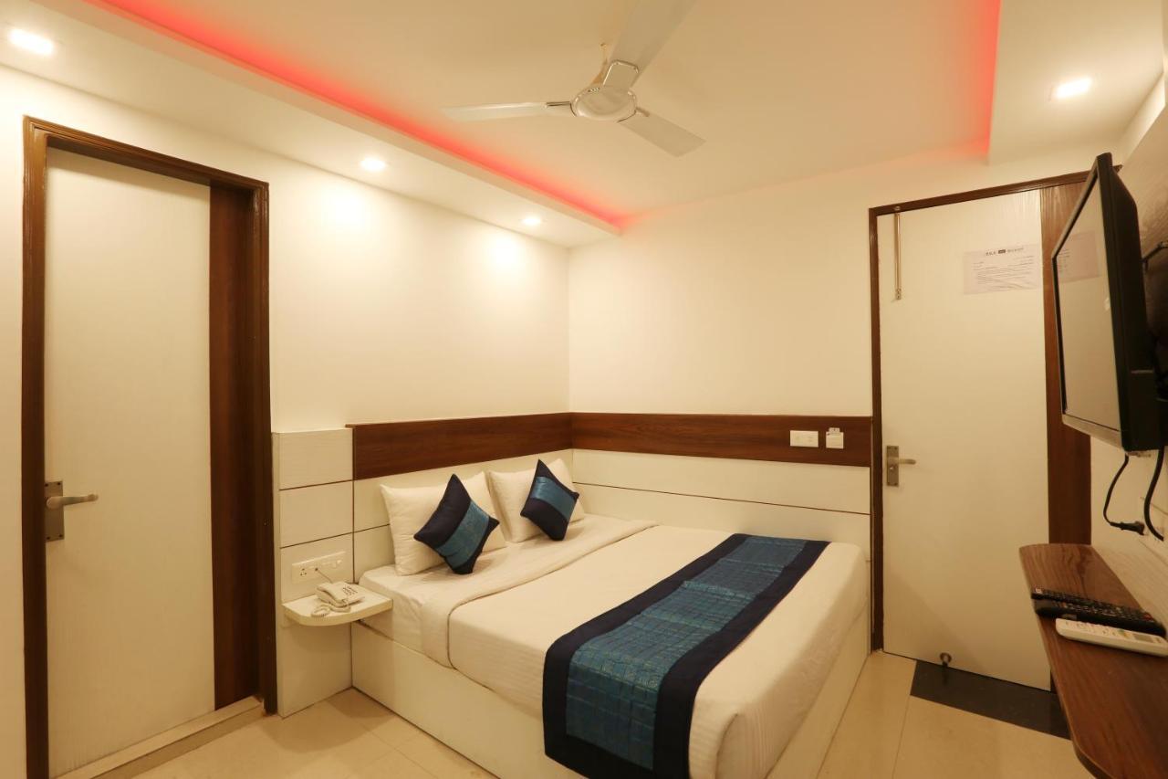 Hotel Sky Wood At Airport Nowe Delhi Zewnętrze zdjęcie