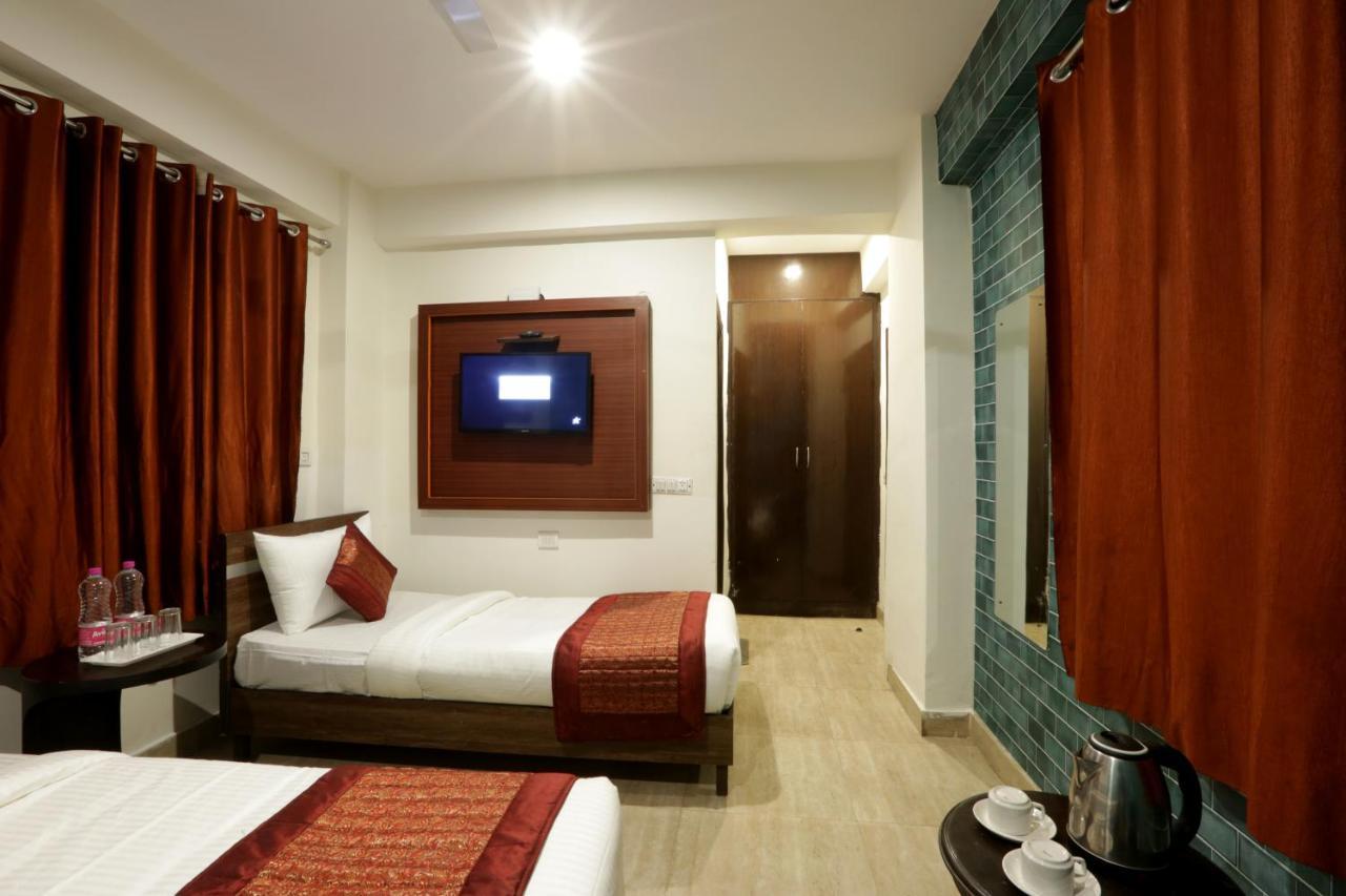 Hotel Sky Wood At Airport Nowe Delhi Zewnętrze zdjęcie